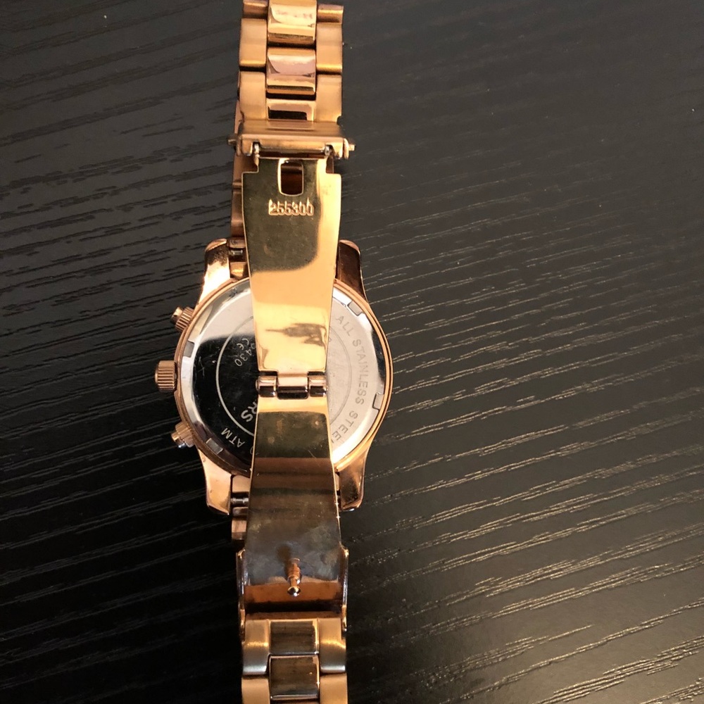 Michael Kors rose gold watch - Picture 2 of 7